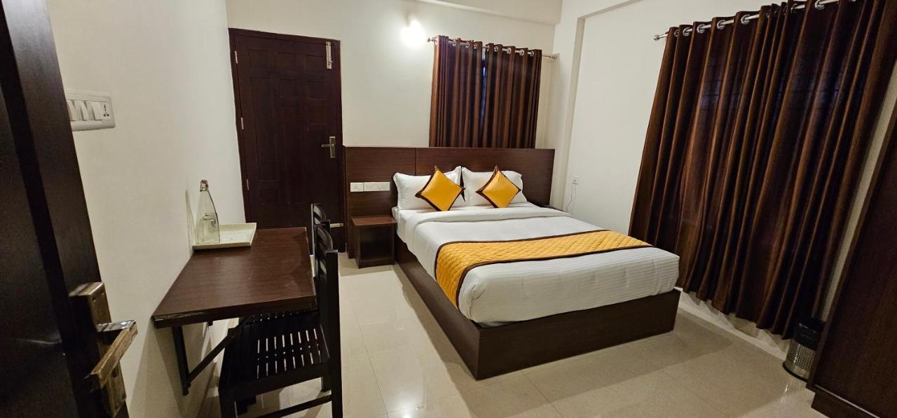 Blueway Residency Downtown Hotel Thiruvananthapuram Bagian luar foto