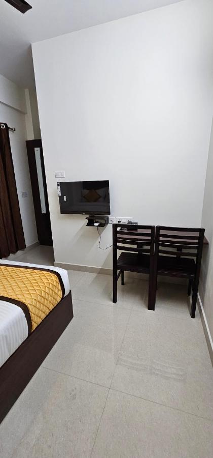 Blueway Residency Downtown Hotel Thiruvananthapuram Bagian luar foto