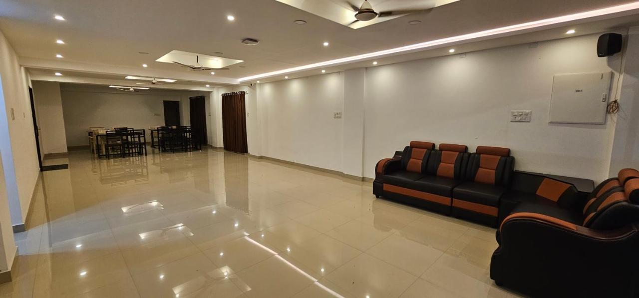 Blueway Residency Downtown Hotel Thiruvananthapuram Bagian luar foto
