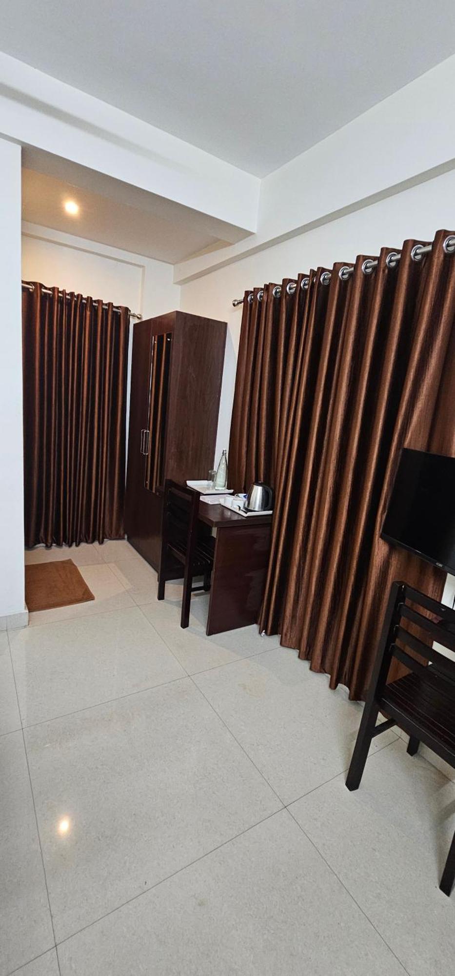 Blueway Residency Downtown Hotel Thiruvananthapuram Bagian luar foto