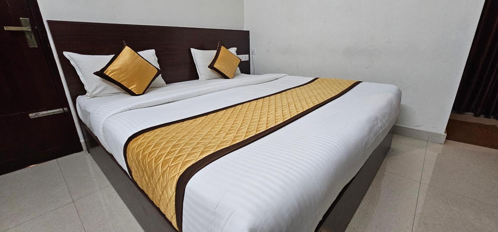 Blueway Residency Downtown Hotel Thiruvananthapuram Bagian luar foto