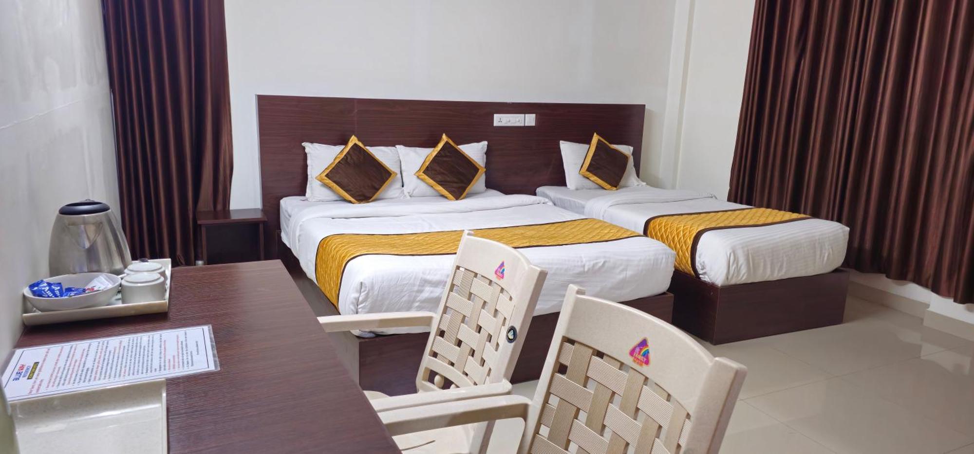 Blueway Residency Downtown Hotel Thiruvananthapuram Bagian luar foto