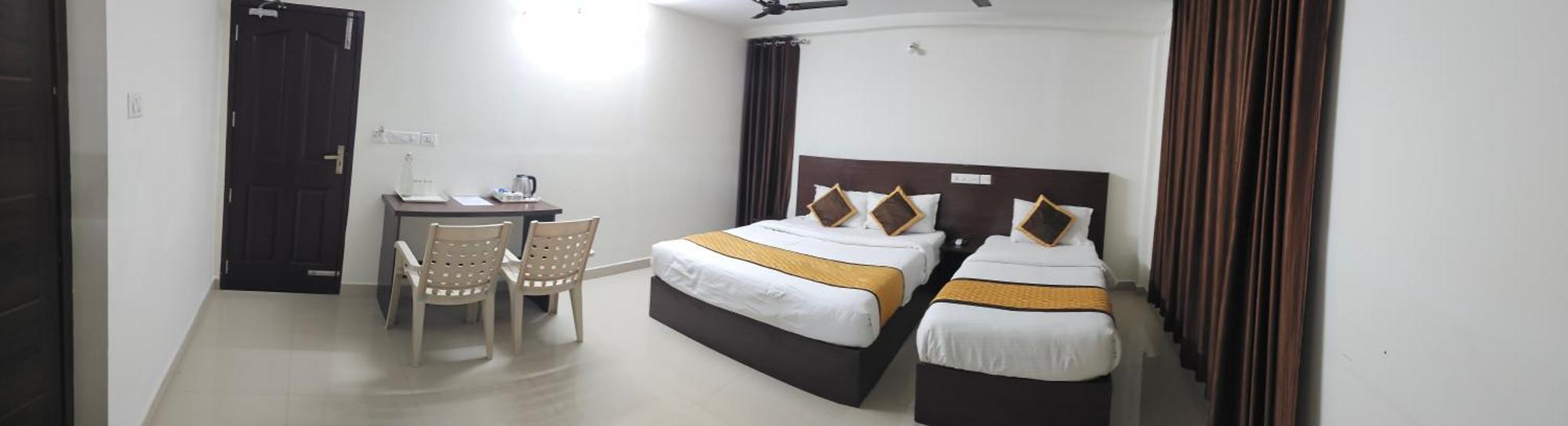 Blueway Residency Downtown Hotel Thiruvananthapuram Bagian luar foto