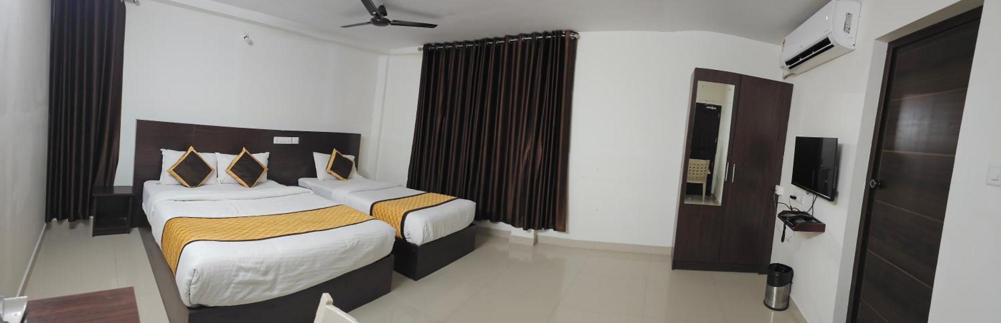 Blueway Residency Downtown Hotel Thiruvananthapuram Bagian luar foto