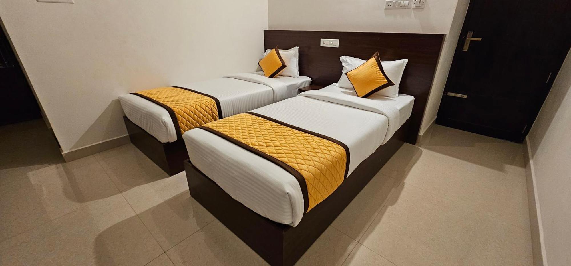 Blueway Residency Downtown Hotel Thiruvananthapuram Bagian luar foto