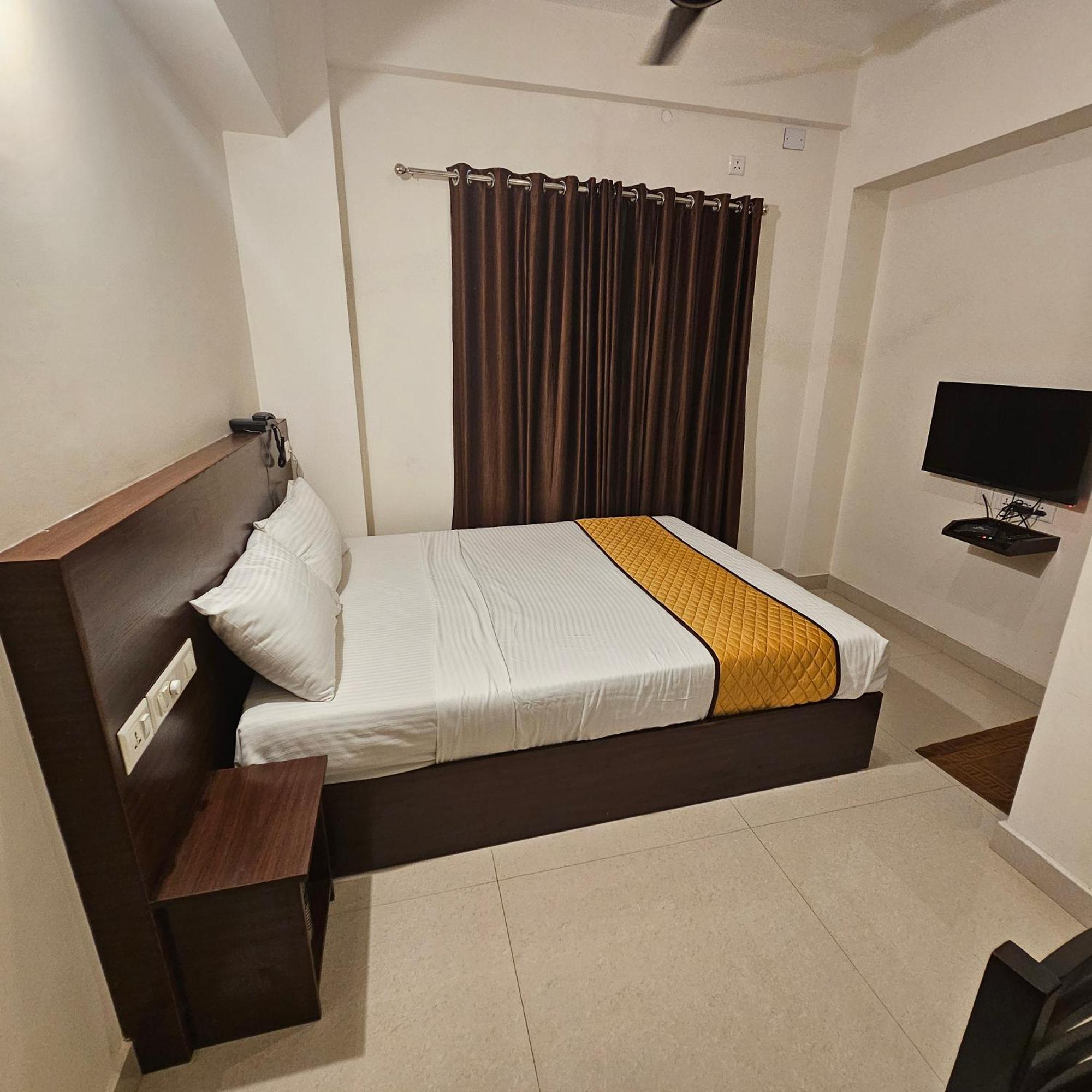 Blueway Residency Downtown Hotel Thiruvananthapuram Bagian luar foto