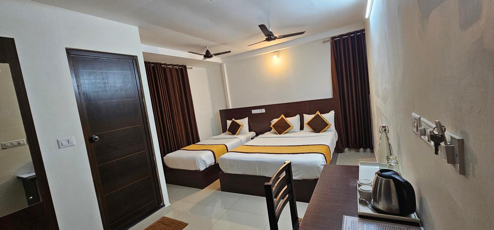 Blueway Residency Downtown Hotel Thiruvananthapuram Bagian luar foto