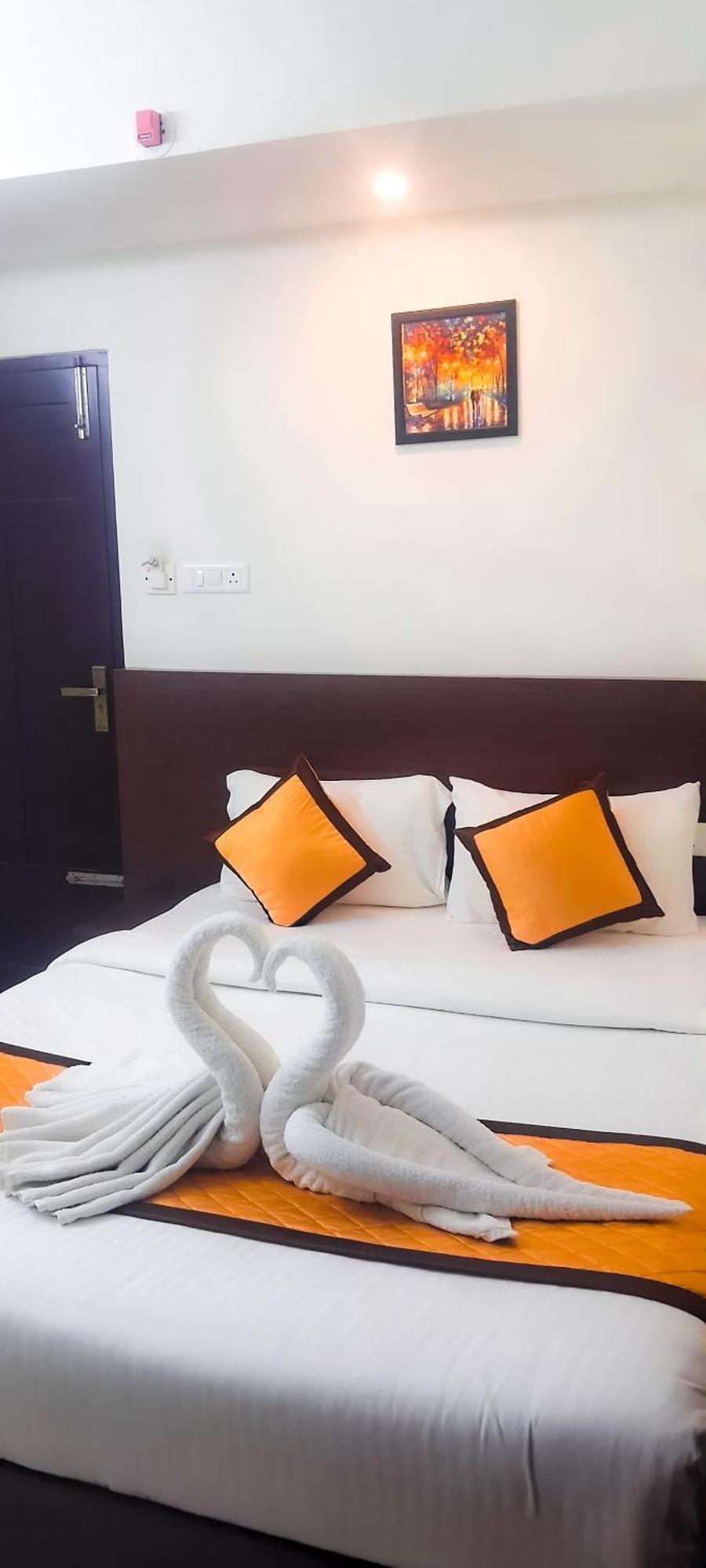 Blueway Residency Downtown Hotel Thiruvananthapuram Bagian luar foto