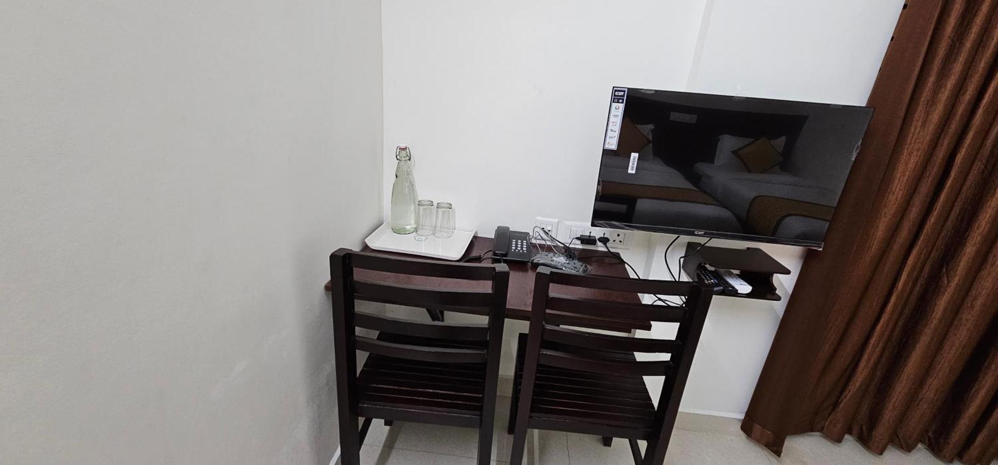 Blueway Residency Downtown Hotel Thiruvananthapuram Bagian luar foto